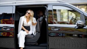 How Long Before My Flight Should I Book a Shuttle?